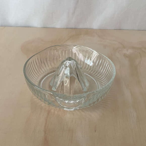 Clear Ribbed Juicer - Picture 2 of 7